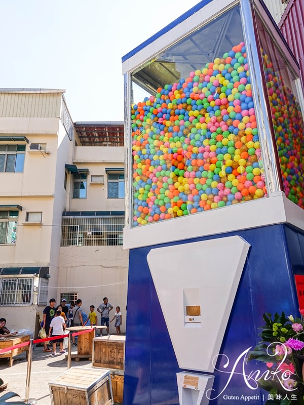 【台南景點】巨型扭蛋機貨櫃市集。巨人國的玩具！今年暑假最夯的台南新景點
