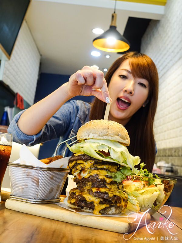 【台北美食】Homies Burger 好美食美式漢堡。疊好疊滿九大塊手工牛肉排！巨無霸漢堡好划算