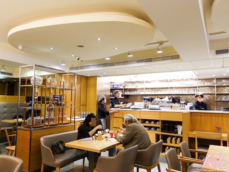 【台北美食】Jumane Cafe' 佐曼咖啡館。草莓季夢幻逸品！厚實系大份量草莓鬆餅～一人根本吃不完