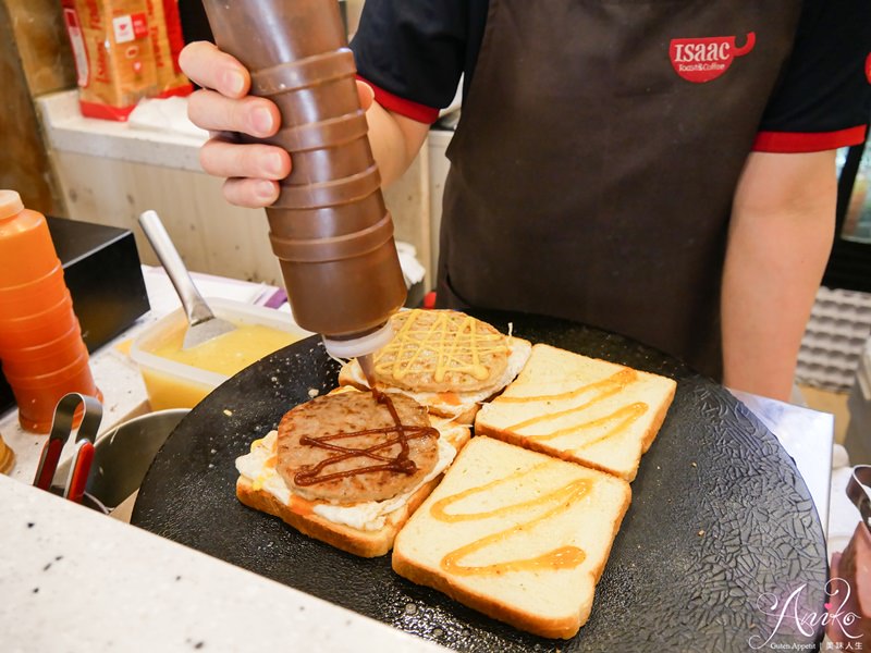 【韓國首爾美食】Isaac toast。韓國人氣早餐店！東廟站美食~現點現作鐵板吐司