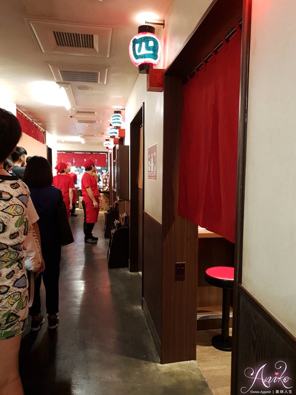 【台北美食】一蘭拉麵台灣台北別館。24小時不打烊的美味~昭和30年代懷舊風拉麵