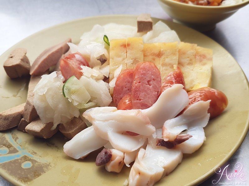 【台南美食】阿龍香腸熟肉。保安路超人氣美食～80年老店愛吃什麼切什麼