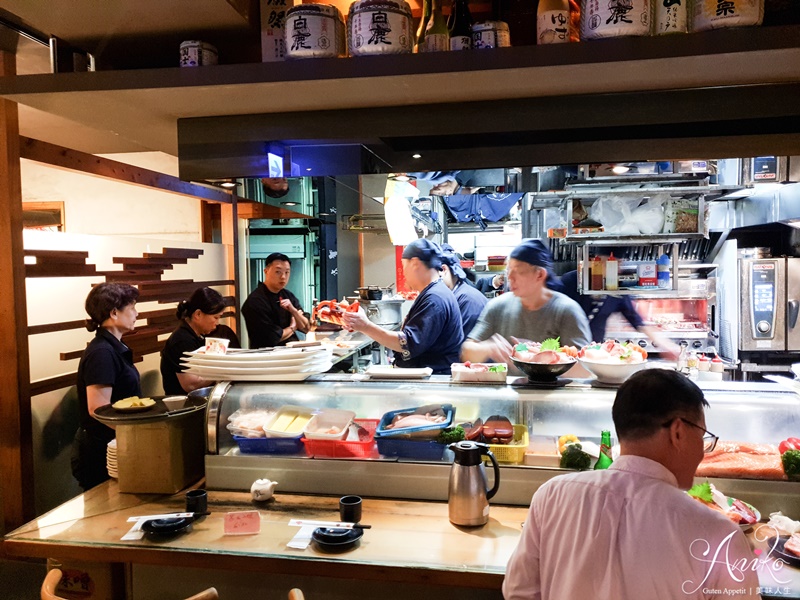【台北美食】金魚日本料理。CP值高到嚇掉你下巴～浮誇系巨無霸厚切生魚片散壽司！