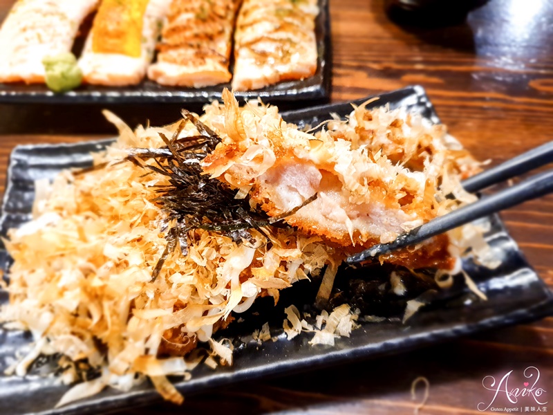 【永和美食】日初食事。永和人氣平價日式定食！超迷人厚實鮭魚棉被握壽司～豐盛八種小菜再加小火鍋
