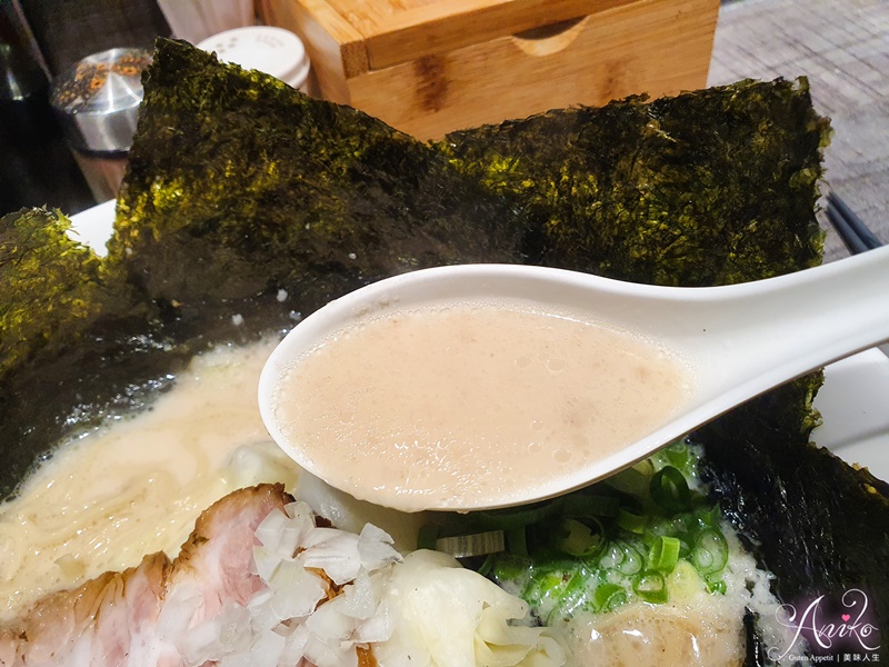 【台北美食】山嵐拉麵。公館巷弄美食～來自北海道札幌人氣豚骨拉麵~下雨排隊也要吃