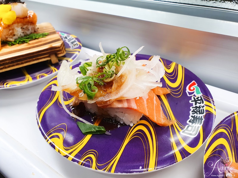 【台中美食】平祿壽司。來自日本仙台~50多年老字號迴轉壽司！鮭魚控必來～還有蜘蛛人折汽球喲