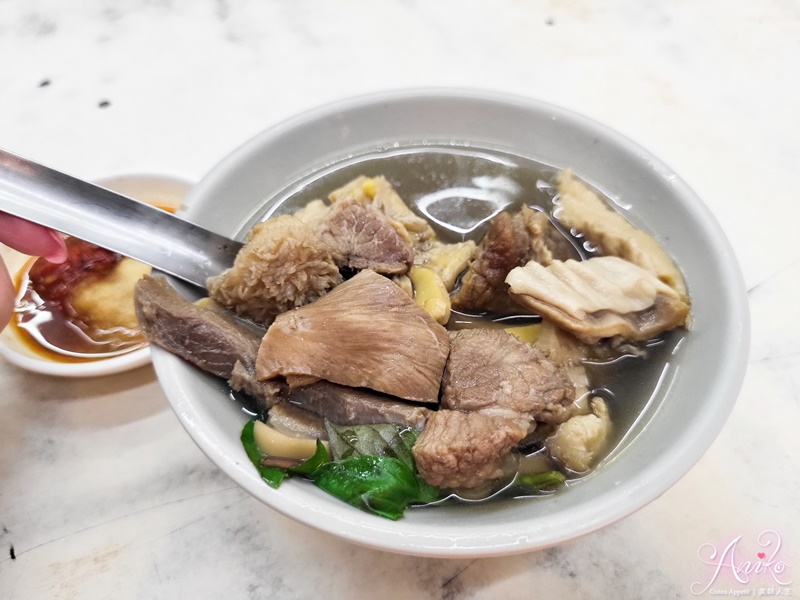 【台北美食】蕭家牛雜湯。民生社區必吃美食！傳說中台北最好吃的牛雜湯～40年老字號