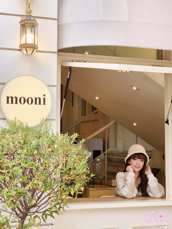 【首爾美食】Café Mooni Apgujeong。首爾超人氣網美咖啡廳！超夢幻歐式庭院讓人美照拍不停