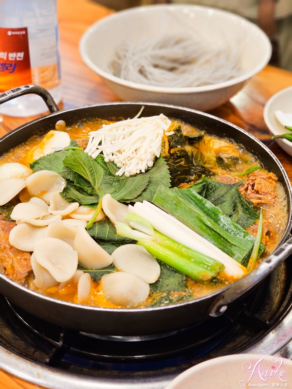 【韓國首爾美食】24小時馬鈴薯排骨湯 조마루감자탕 신설점。東廟美食推薦！一個人也能吃的豬骨湯~美味大份量