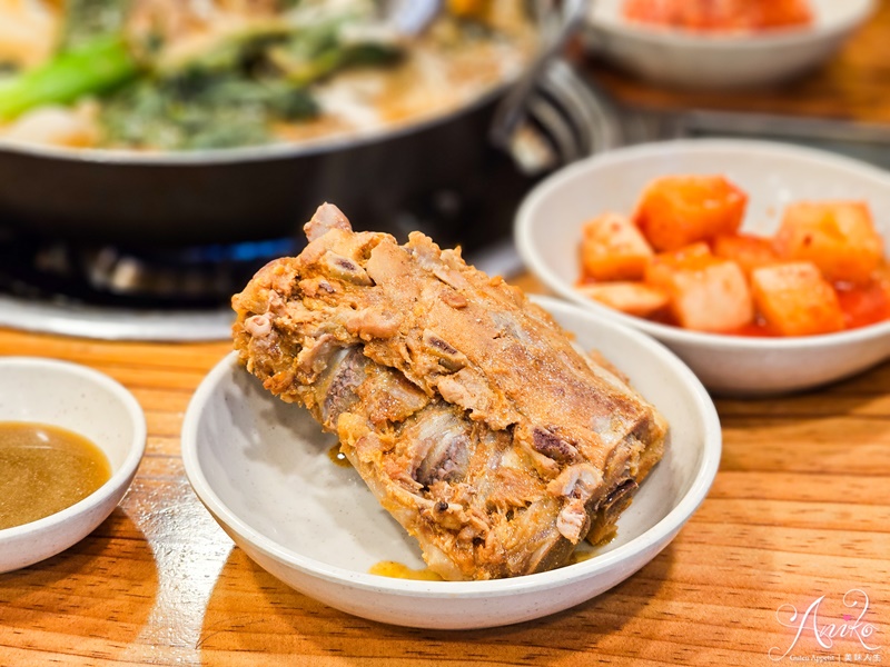 【韓國首爾美食】24小時馬鈴薯排骨湯 조마루감자탕 신설점。東廟美食推薦！一個人也能吃的豬骨湯~美味大份量