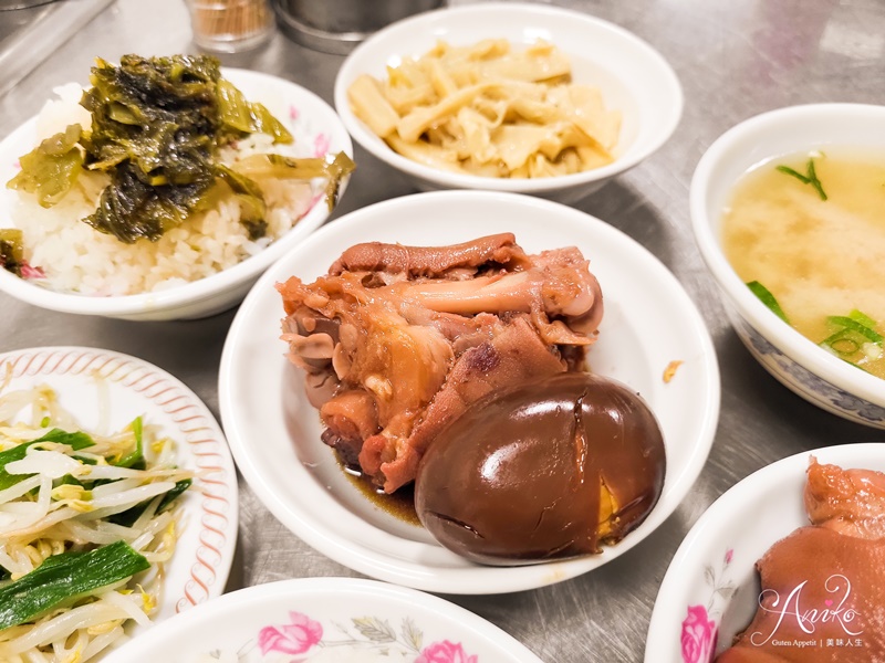 【彰化美食】黑豬灶爌肉飯。鹿港在地經營25年老字號！食尚玩家推薦~ 晚來吃不到的銷魂爌肉飯