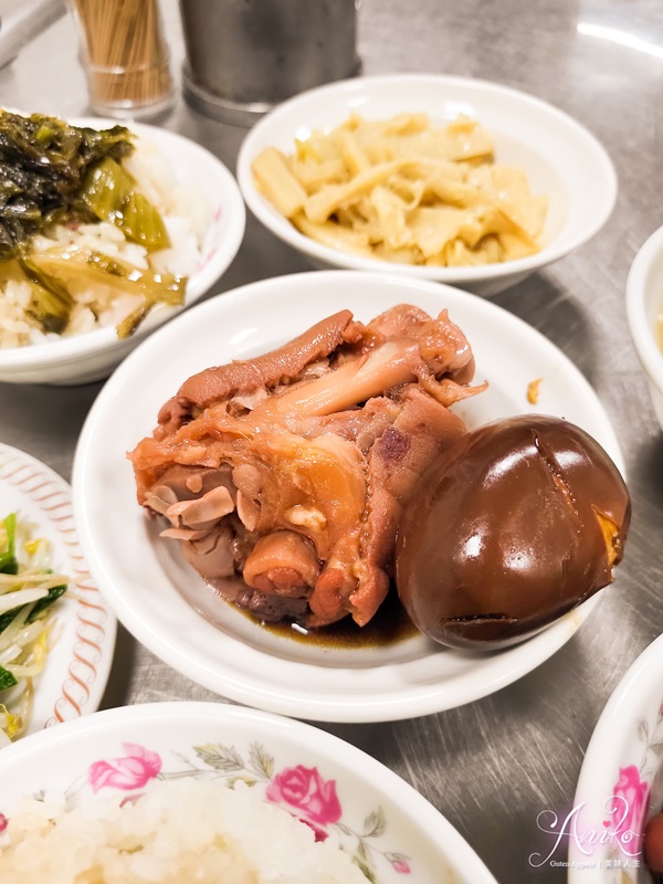 【彰化美食】黑豬灶爌肉飯。鹿港在地經營25年老字號！食尚玩家推薦~ 晚來吃不到的銷魂爌肉飯