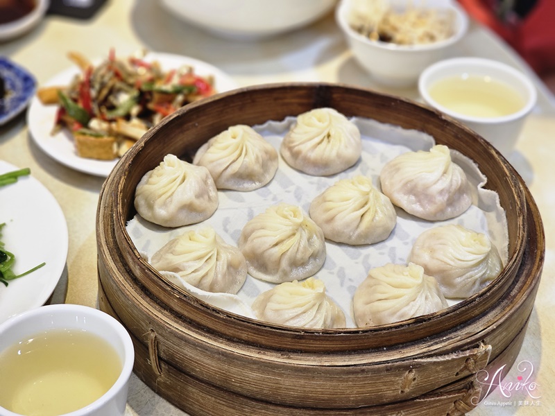 【台北美食】黄龍莊。牯嶺街人氣美食！平價版鼎泰豐小籠包和蛋炒飯~超好吃