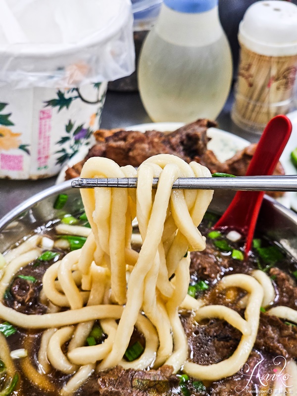 【台北美食】劉山東牛肉麵。台北80年牛肉麵老店！米其林必比登推薦超人氣排隊美食