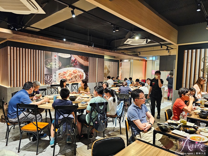 【台北美食】阿城鵝肉吉林店。連續5年米其林必比登推薦！煙燻鵝肉鮮嫩美味一試成主顧