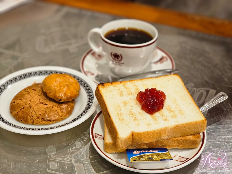 【台北美食】蜂大咖啡。西門町70年老字號咖啡館！招牌早餐130元高CP值~咖啡香醇迷人