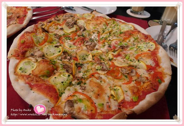 【妮。愛吃】在這兒享用道地義大利Pizza。La Famiglia 喬利堤羅馬料理